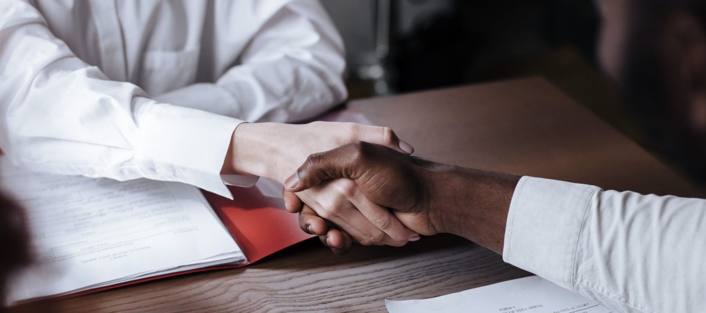 Signature d'un premier contrat de diagnostiqueur immobilier