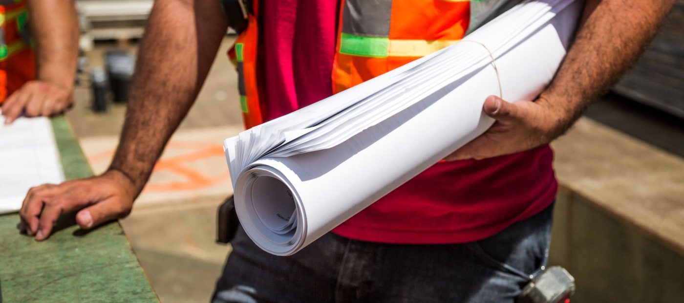 Conducteur de travaux sur chantier, passerelle vers le diagnostic immobilier
