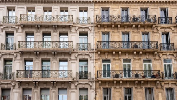 Elegant facade of a Toulon building with intricate wrought iron balconies.
